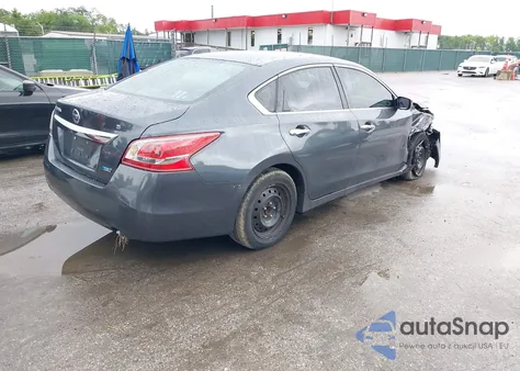2013 Nissan Altima 2.5 S z USA, uszkodzony, nr VIN 1N4AL3AP8DC910613